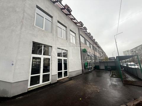 комерційна за адресою Драгоманова вул., 21