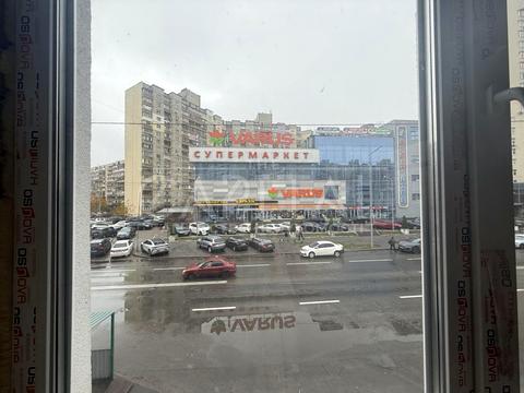 комерційна за адресою Драгоманова вул., 21