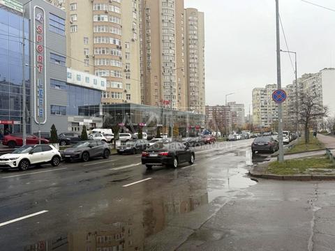 комерційна за адресою Драгоманова вул., 21