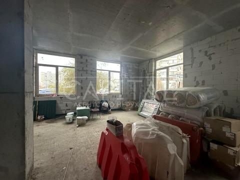 комерційна за адресою Драгоманова вул., 21