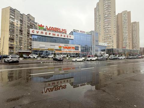 комерційна за адресою Драгоманова вул., 21