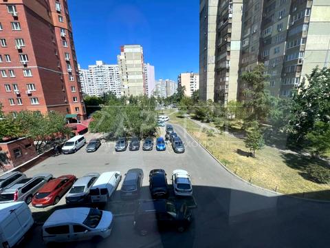 комерційна за адресою Анни Ахматової вул., 13Е