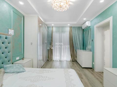 будинок за адресою Набережна, 1