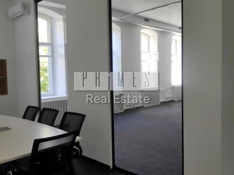 комерційна за адресою Володимирська, 10