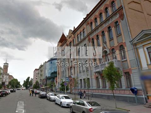 комерційна за адресою Володимирська, 10