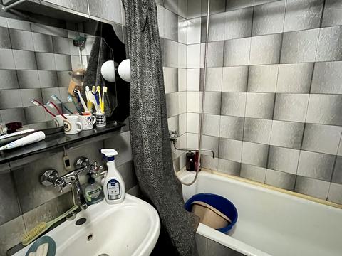 квартира за адресою Академіка Єфремова вул. (Командарма Уборевича), 18