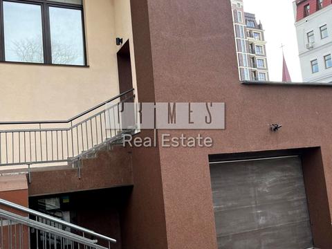 комерційна за адресою Олександра Кониського вул., 28А-30А