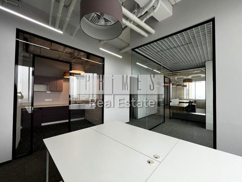 комерційна за адресою Князів Острозьких вул. (Московська), 32/ 2