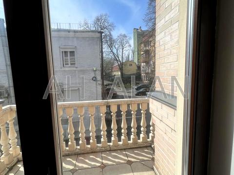 комерційна за адресою Євгена Чикаленка вул. (Пушкінська), 32