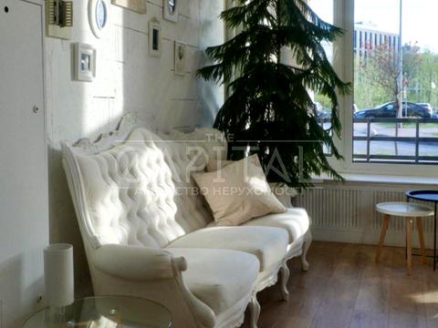 комерційна за адресою Дніпровська набережна вул., 16-Г