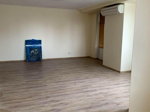 комерційна за адресою Раїси Окіпної вул., 4