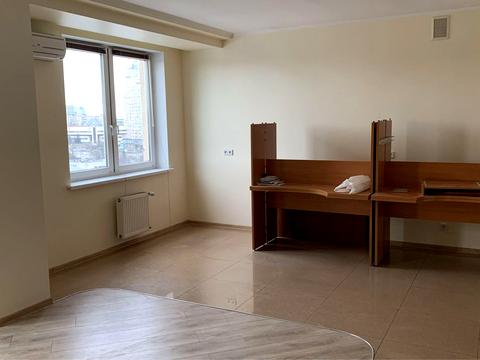 комерційна за адресою Раїси Окіпної вул., 4