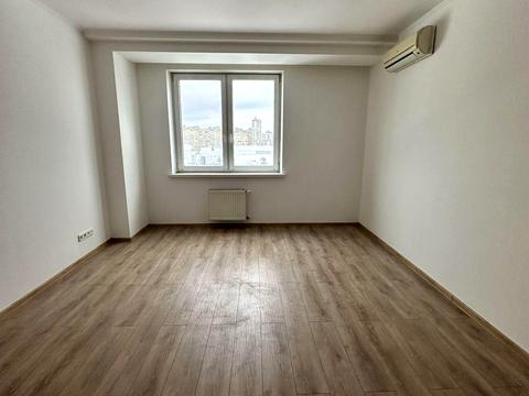 комерційна за адресою Раїси Окіпної вул., 4