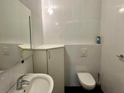 комерційна за адресою Раїси Окіпної вул., 4