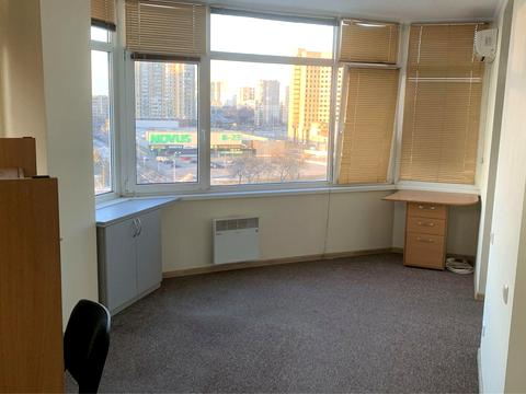 комерційна за адресою Раїси Окіпної вул., 4