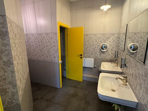 комерційна за адресою Кловський узвіз (Кловський), 7a