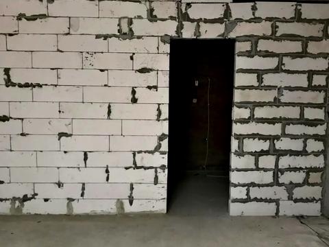 комерційна за адресою Радистів вул., 18