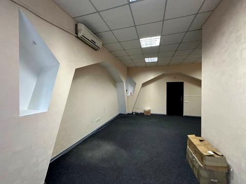 комерційна за адресою Сергія Подолинського вул. (Благоєва), 31г