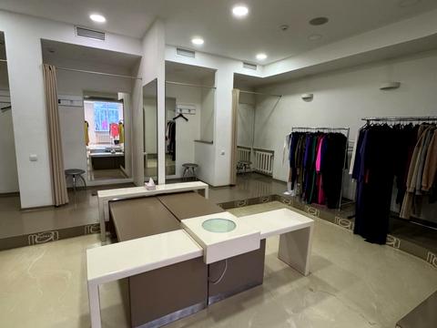 коммерческая по адресу Владимира Ивасюка просп. (Героїв Сталінграду), 1