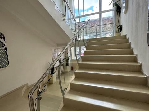 коммерческая по адресу Владимира Ивасюка просп. (Героїв Сталінграду), 1