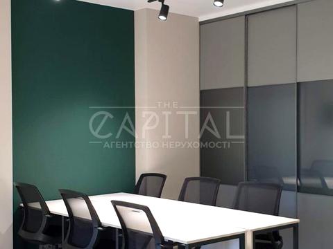 комерційна за адресою Жилянська вул., 68