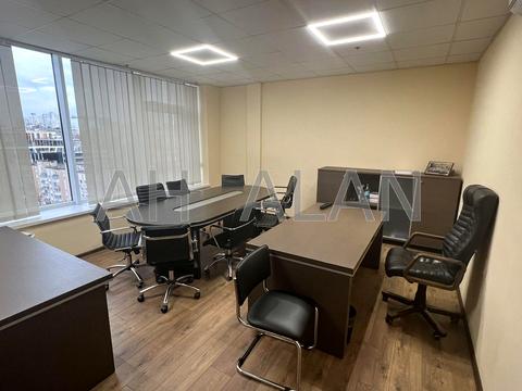 комерційна за адресою Антоновича вул. (Горького), 172