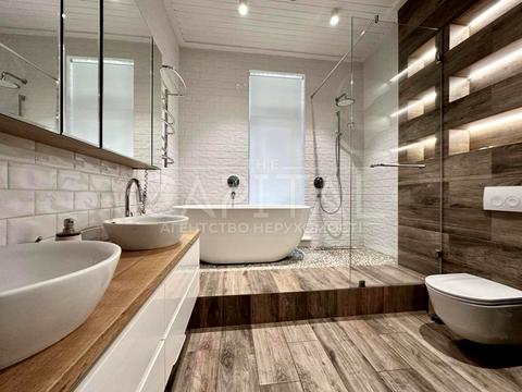 дом по адресу Евгения Коновальца ул.