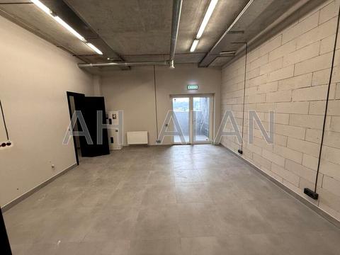 коммерческая по адресу Степана Бандеры просп. (Московський), 8