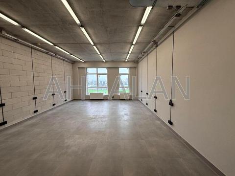 коммерческая по адресу Степана Бандеры просп. (Московський), 8