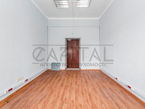 комерційна за адресою Василя Макуха вул. (Івана Шевцова), 1