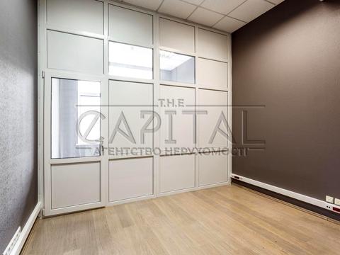 комерційна за адресою Василя Макуха вул. (Івана Шевцова), 1