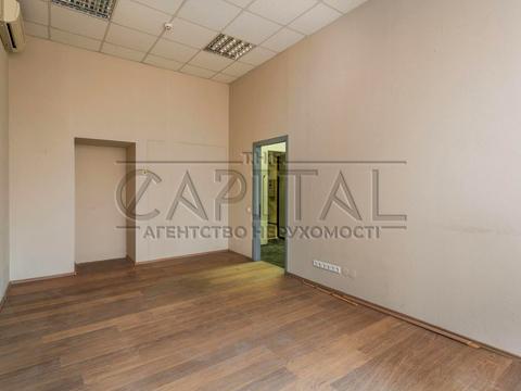 комерційна за адресою Василя Макуха вул. (Івана Шевцова), 1