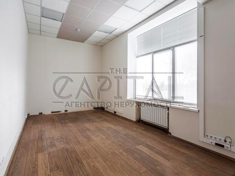 комерційна за адресою Василя Макуха вул. (Івана Шевцова), 1