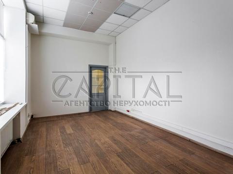 комерційна за адресою Василя Макуха вул. (Івана Шевцова), 1