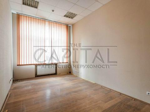 комерційна за адресою Василя Макуха вул. (Івана Шевцова), 1