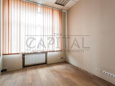 комерційна за адресою Василя Макуха вул. (Івана Шевцова), 1