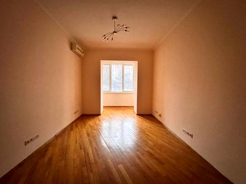 комерційна за адресою Володимира Івасюка просп. (Героїв Сталінграду), 8