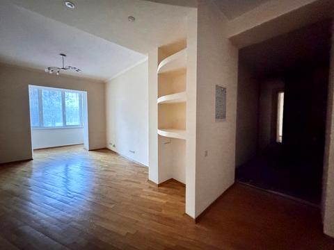 комерційна за адресою Володимира Івасюка просп. (Героїв Сталінграду), 8