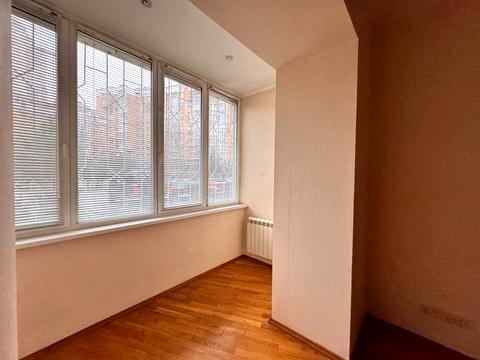 комерційна за адресою Володимира Івасюка просп. (Героїв Сталінграду), 8