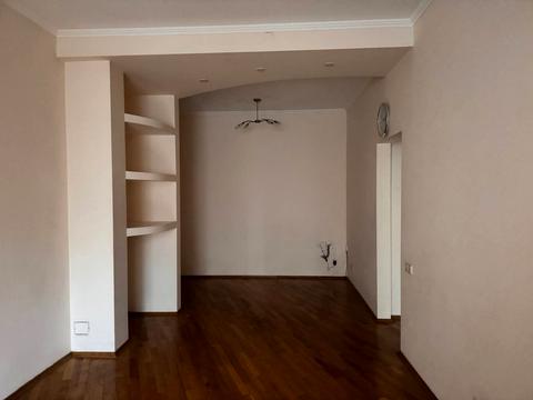 комерційна за адресою Володимира Івасюка просп. (Героїв Сталінграду), 8