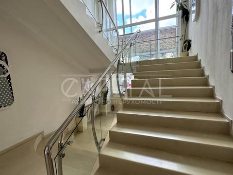 комерційна за адресою Київ, Володимира Івасюка просп. (Героїв Сталінграду), 10-А