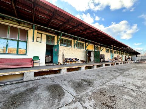 комерційна за адресою Радистів вул., 54