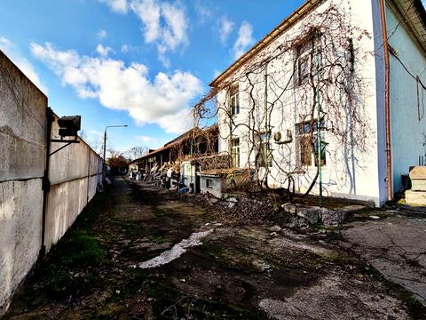 комерційна за адресою Радистів вул., 54