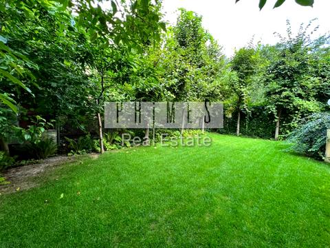 будинок за адресою Добровольчих Батальйонів вул. (Панфіловців), 45