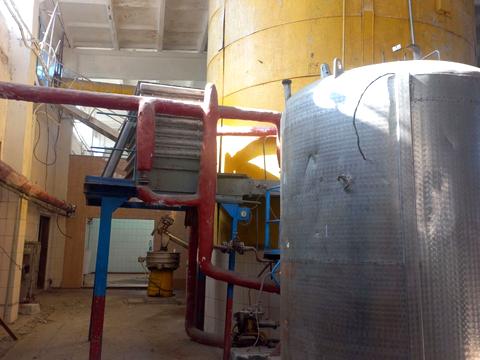 комерційна за адресою Набережна вул., 1