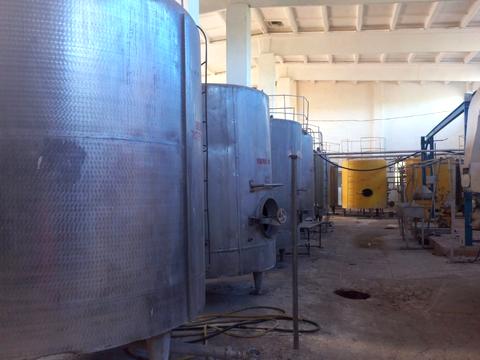 комерційна за адресою Набережна вул., 1