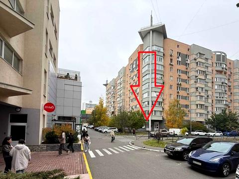 комерційна за адресою Раїси Окіпної вул., 8