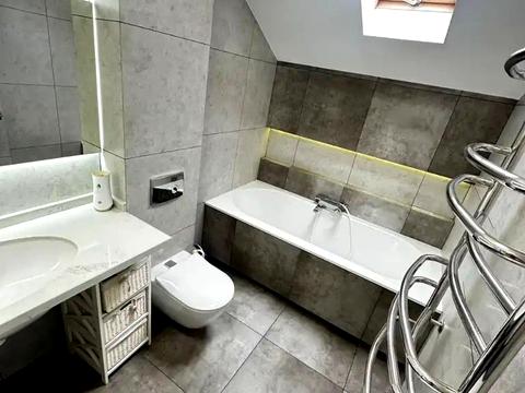 будинок за адресою Олега Ольжича вул. (Докучаєва), 10