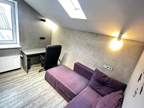 будинок за адресою Олега Ольжича вул. (Докучаєва), 10