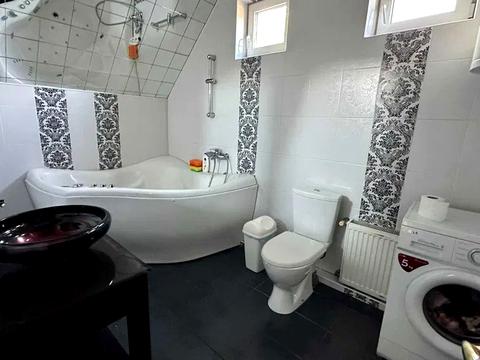 будинок за адресою Надії Алексєєнко вул. (Чичеріна), 75